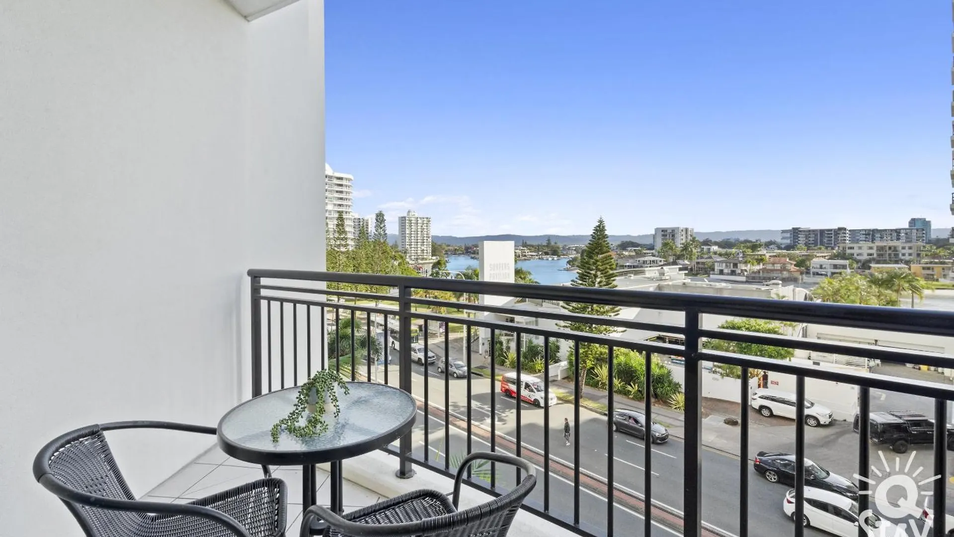 Chevron Renaissance Surfers Paradise Mid Week Madness Deal - Q Stay Gold Coast Apartment