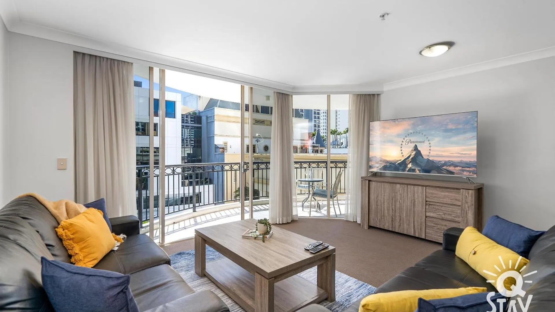 Chevron Renaissance Surfers Paradise Mid Week Madness Deal - Q Stay Gold Coast Apartment