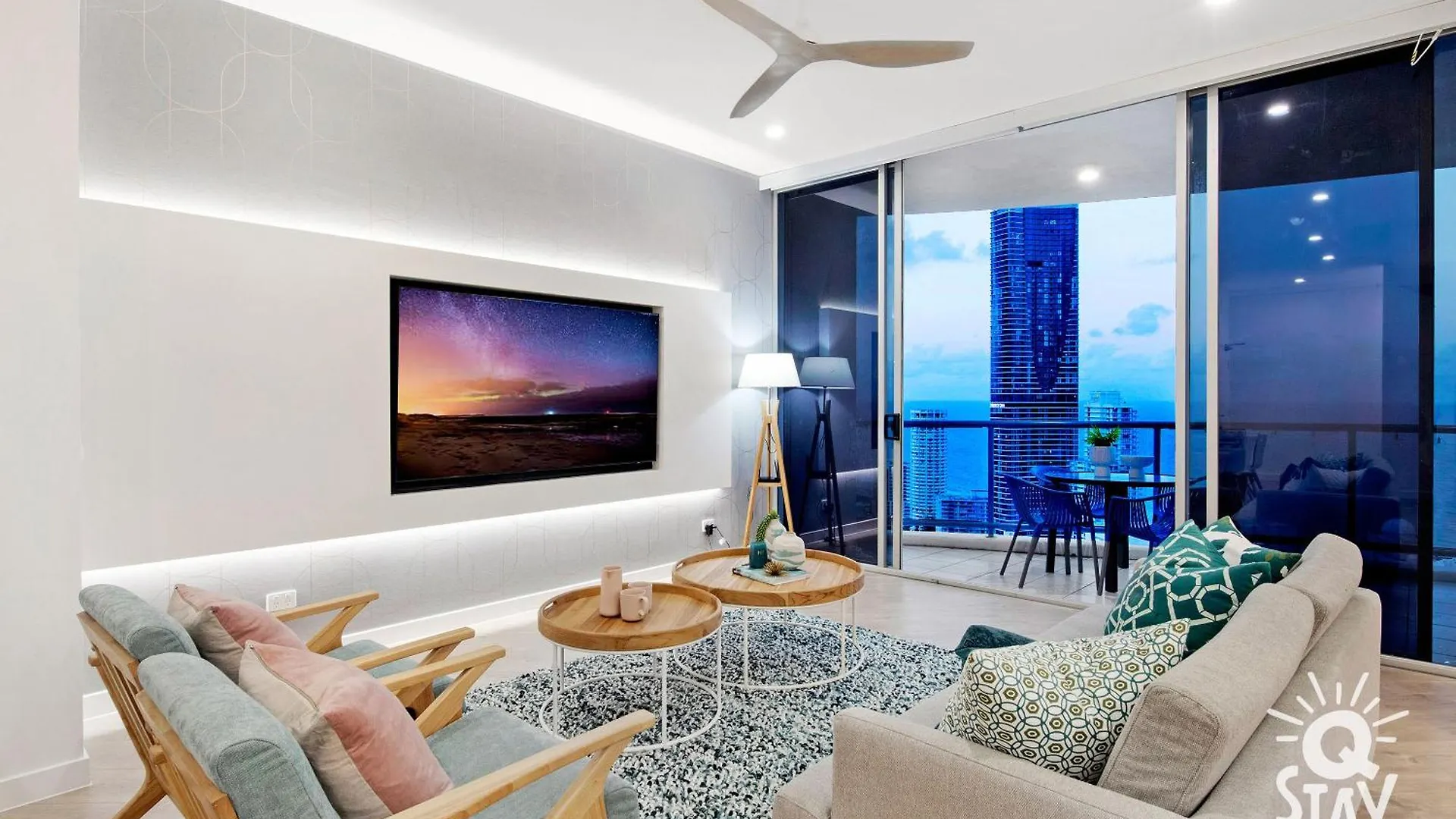 Chevron Renaissance Surfers Paradise Mid Week Madness Deal - Q Stay Gold Coast Apartment