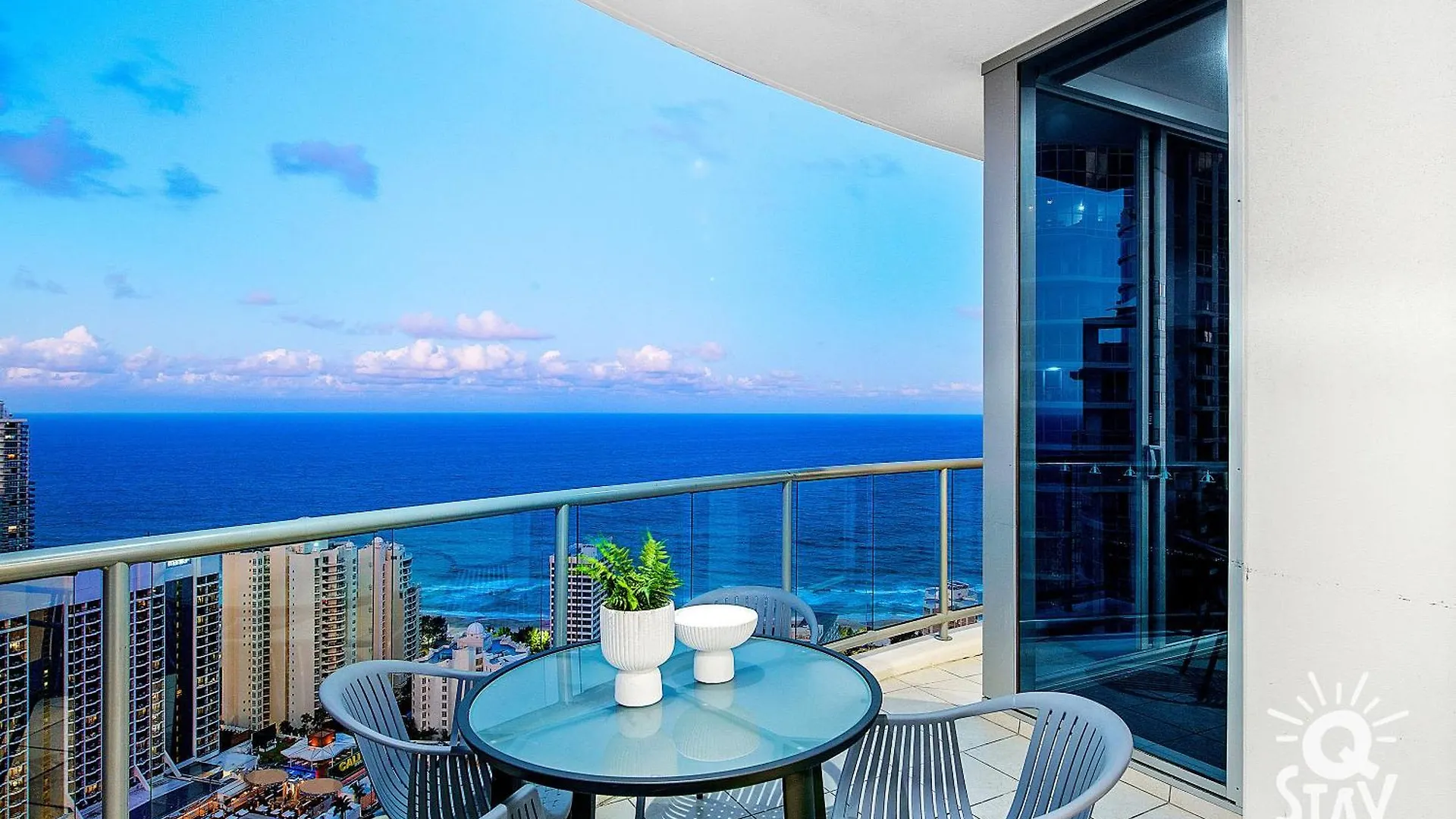 Apartment Chevron Renaissance Surfers Paradise Mid Week Madness Deal - Q Stay Gold Coast