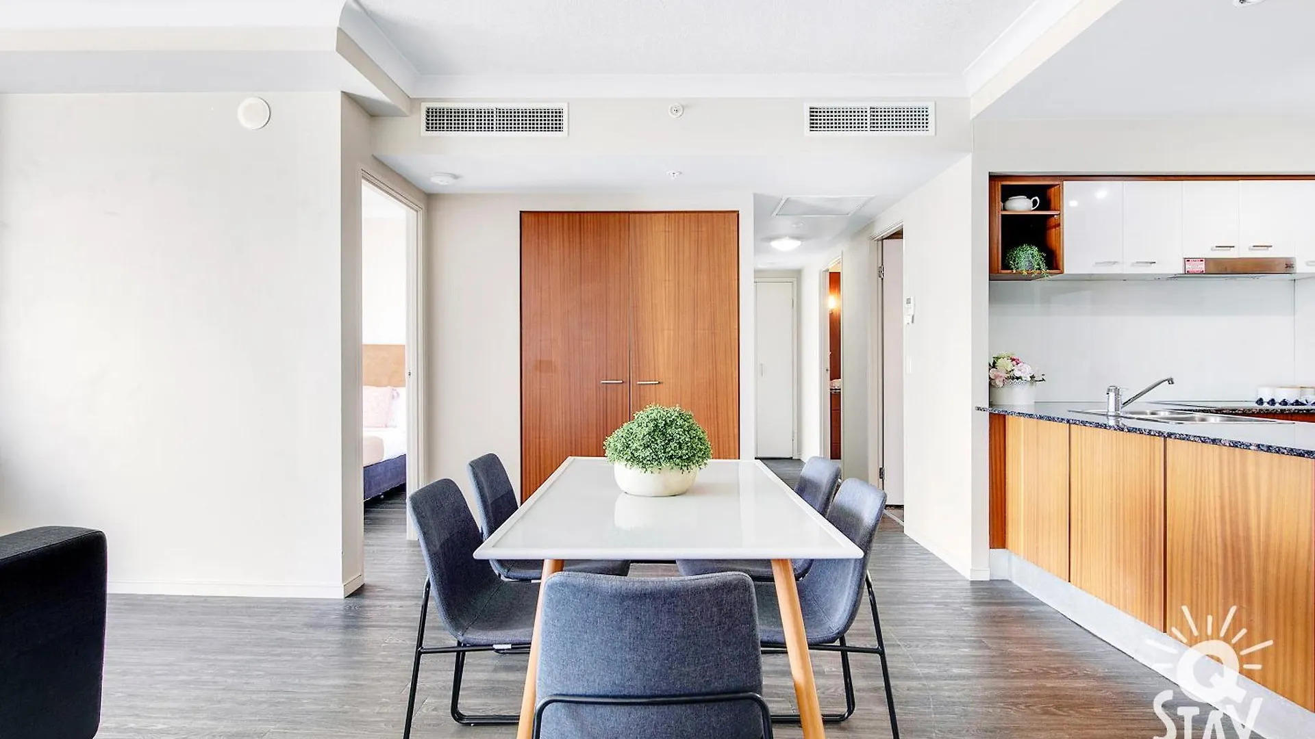Apartment Chevron Renaissance Surfers Paradise Mid Week Madness Deal - Q Stay Gold Coast Australia