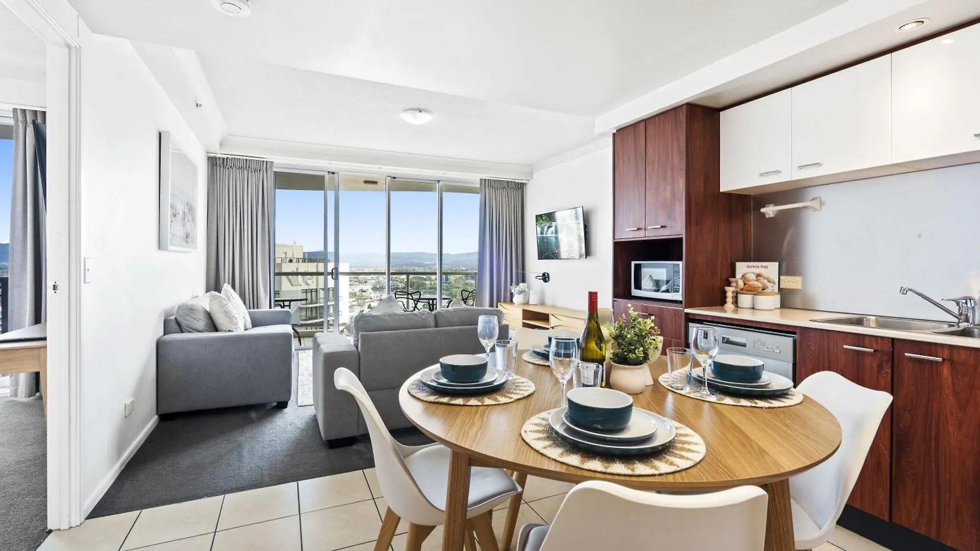 Apartment Chevron Renaissance Surfers Paradise Mid Week Madness Deal - Q Stay Gold Coast Australia
