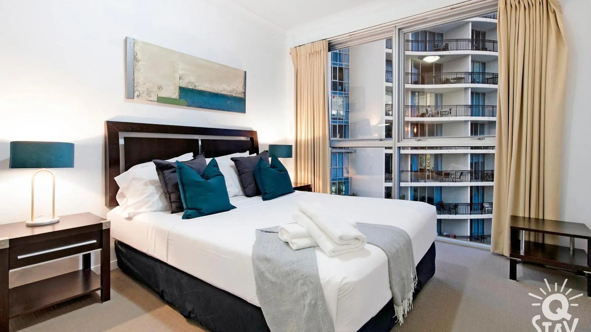 Chevron Renaissance Surfers Paradise Mid Week Madness Deal - Q Stay Gold Coast Australia