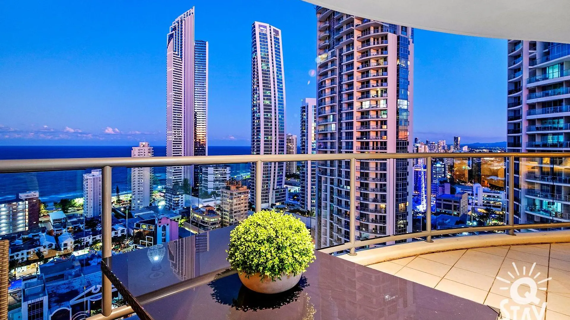 Chevron Renaissance Surfers Paradise Mid Week Madness Deal - Q Stay Gold Coast Australia