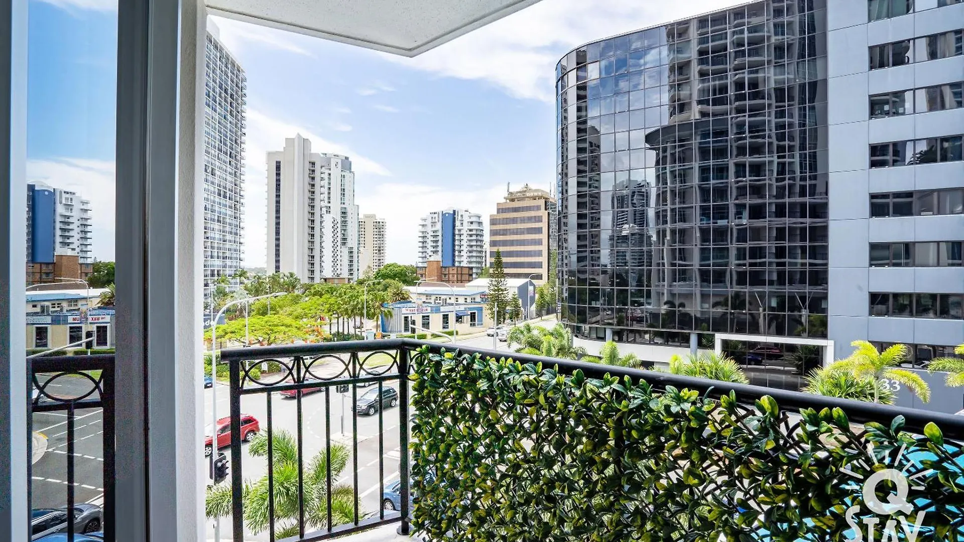 Chevron Renaissance Surfers Paradise Mid Week Madness Deal - Q Stay Gold Coast