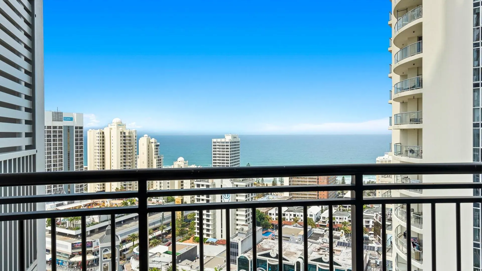 Chevron Renaissance Surfers Paradise Mid Week Madness Deal - Q Stay Gold Coast Apartment