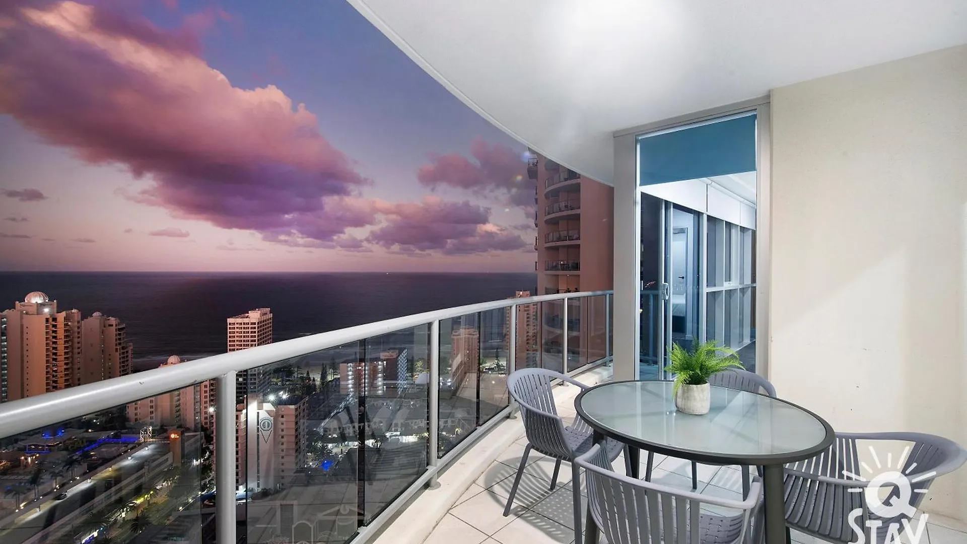 Chevron Renaissance Surfers Paradise Mid Week Madness Deal - Q Stay Gold Coast Australia