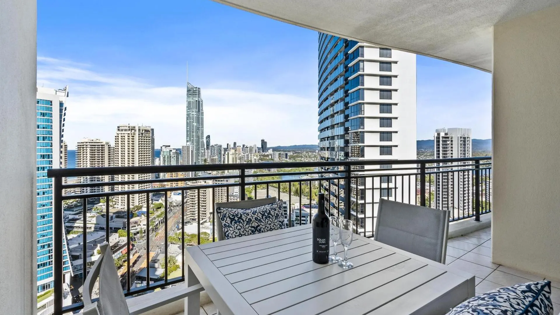 Apartment Chevron Renaissance Surfers Paradise Mid Week Madness Deal - Q Stay Gold Coast
