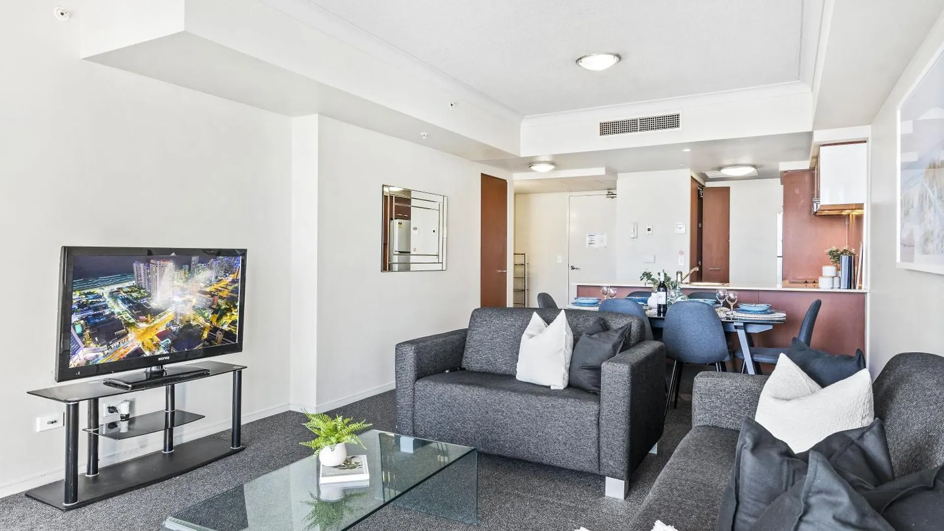 Chevron Renaissance Surfers Paradise Mid Week Madness Deal - Q Stay Gold Coast